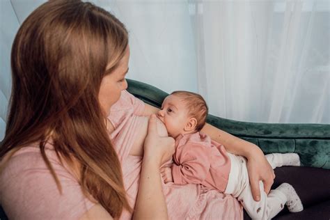 Bábätko pri dojčení