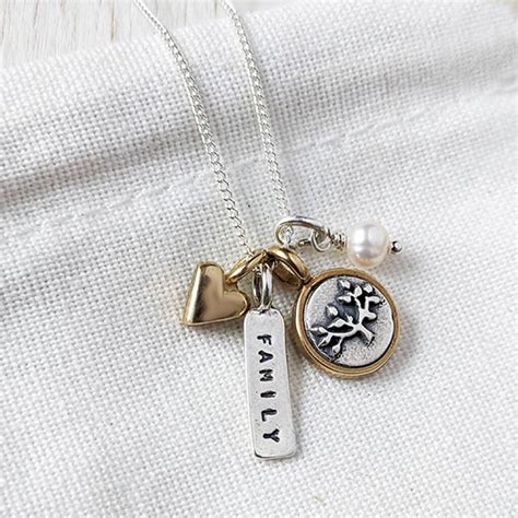 Symbol rodiny s tromi postavami