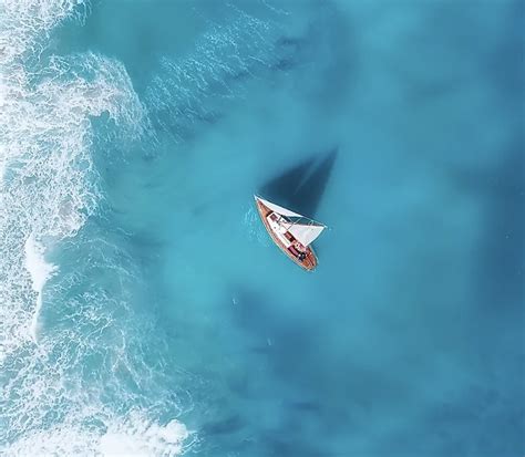 Ilustračná fotografia rozvedeného páru diskutujúceho o dokumentoch