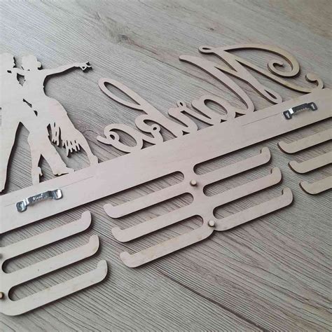 Drevo rezané laserom s menom dieťaťa