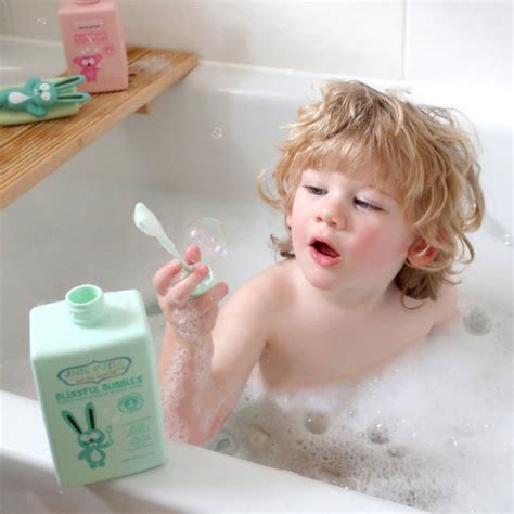 diagram porovnávajúci resuscitáciu dojčaťa a staršieho dieťaťa