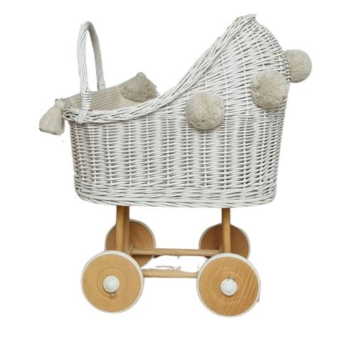 prútený kočík pre bábiky s baldachýnom