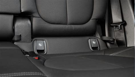 Názorná ukážka upevnenia ISOFIX základne s opornou nohou