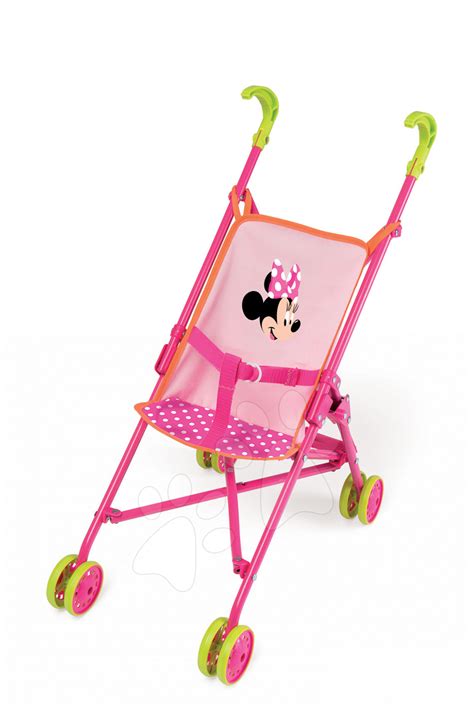 Dievčatko s kočíkom pre bábiku Minnie