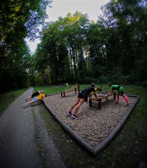 Ilustrácia detskej tváre s kvapkami v očiach