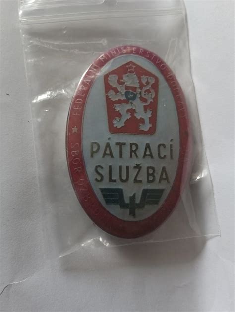 Symbol policajnej píšťalky a odznaku, reprezentujúci políciu a spravodlivosť