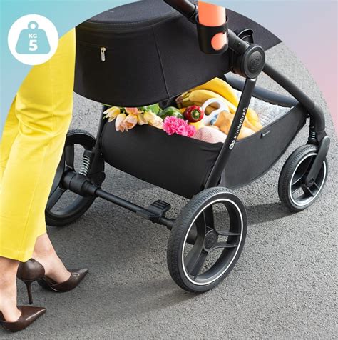 Infografika znázorňujúca cestovný systém kočíka Britax s autosedačkou a vaničkou