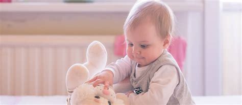 Dieťa si vyberá hračky