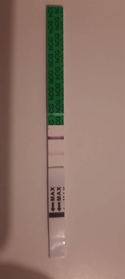 Ilustrácia znázorňujúca falošný tehotenský test