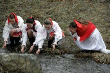 Rituálne umývanie v potoku na Vianoce