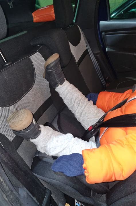 ilustrácia správneho použitia fusaku v autosedačke