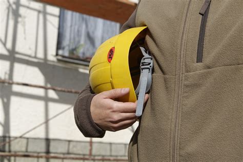 Dieťa s lekárskou prilbou