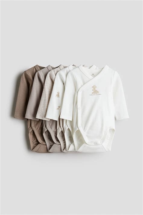 Tradičné oblečenie pre novorodencov