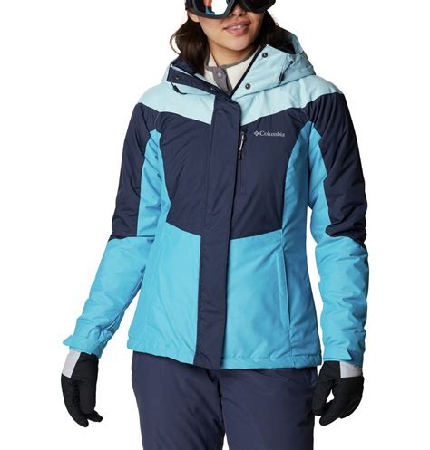 Dieťa oblečené v ľahkej a zateplenej bunde