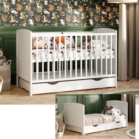 Drevená detská postieľka s úložnou zásuvkou