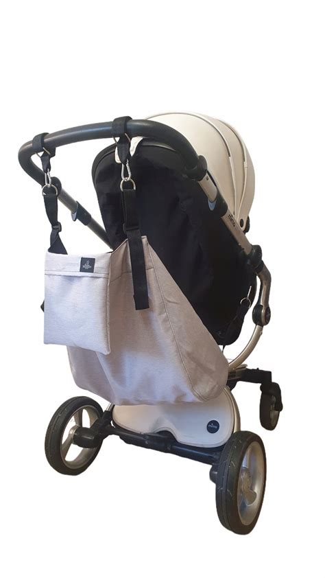 Ilustrácia detského kočíka s dôrazom na bezpečnostné prvky