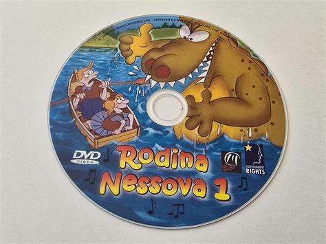 Rodina sledujúca rozprávku na DVD