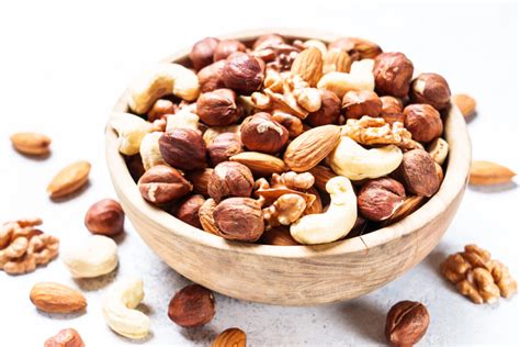 Ilustrácia rôznych druhov orechov a semienok