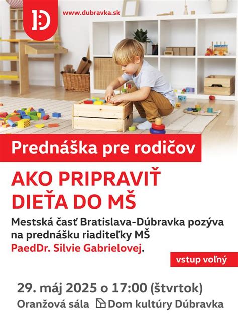 Dieťa rozprávajúce do mikrofónu