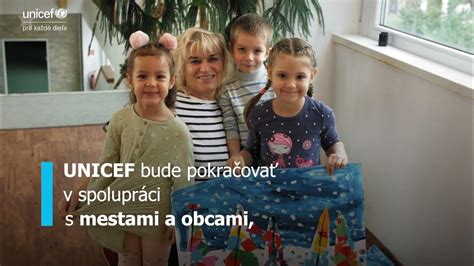 Deti s rôznymi schopnosťami spolupracujú na projekte