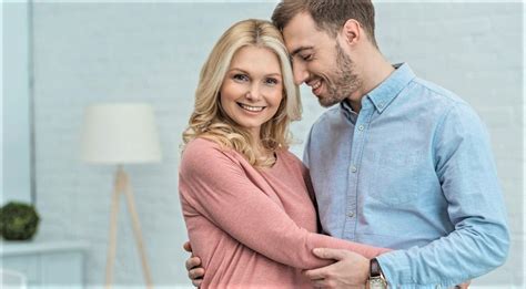 staršia žena s bábätkom