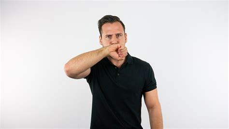 Ilustrácia osoby vykonávajúcej Valsalvov manéver