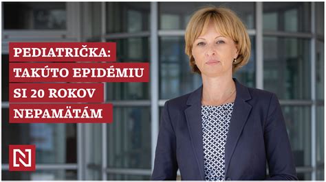 Rodičia a dieťa v strede