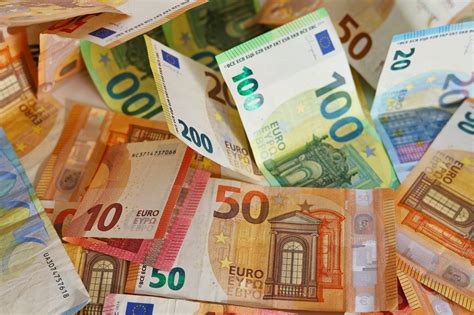 symboly peňazí a domu