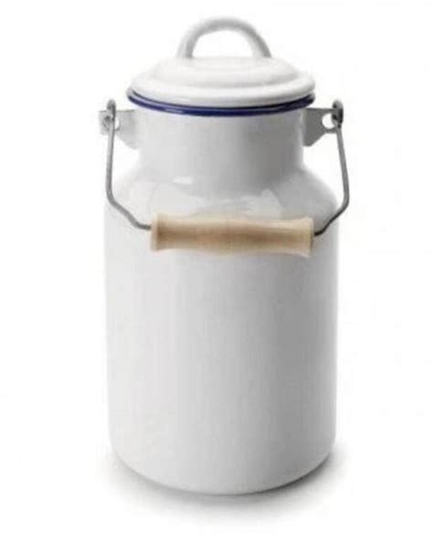 Detail zásobníka na mlieko s viečkom a objemovou stupnicou