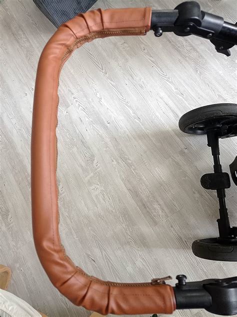 Detail kolieska dreveného kočíka