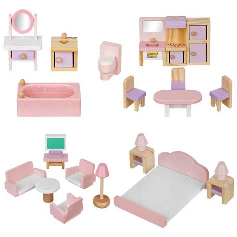 Interiér dreveného domčeka pre bábiky