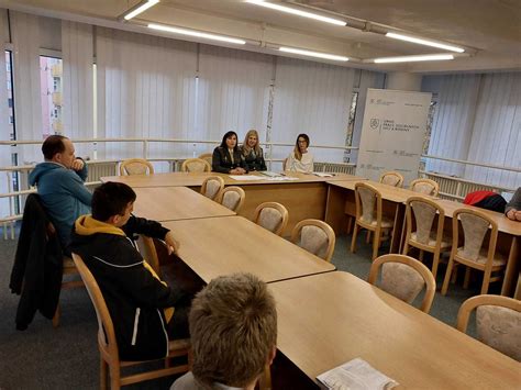 Ilustračná fotografia skupinovej terapie pre mladistvých