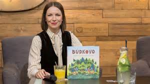 Evita Urbaníková so svojou prvou knihou