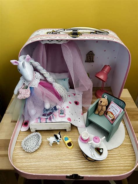 Ilustrácia drevenej hračky s jednorožcom