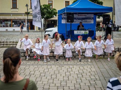 Dieťa hrajúce na akordeón