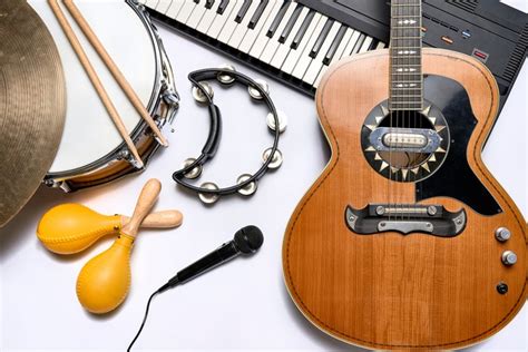 Koláž rôznych hudobných nástrojov