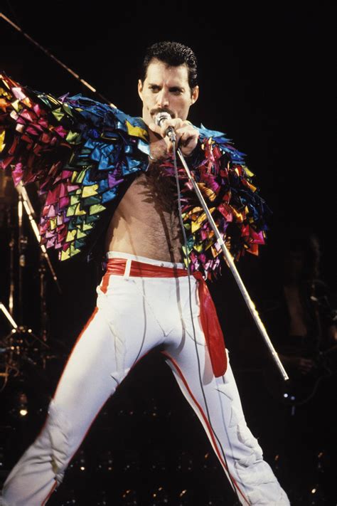 Freddie Mercury počas koncertu Queen