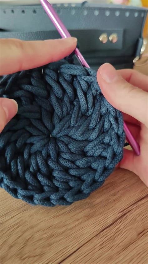 Ukážka kruhového háčkovania pre dno