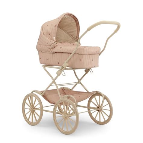 dieťa tlačí hračkársky kočík