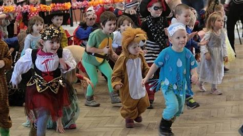 Deti v karnevalových maskách
