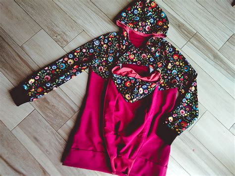 Nosiaca mikina Little White Dandelion s dieťaťom