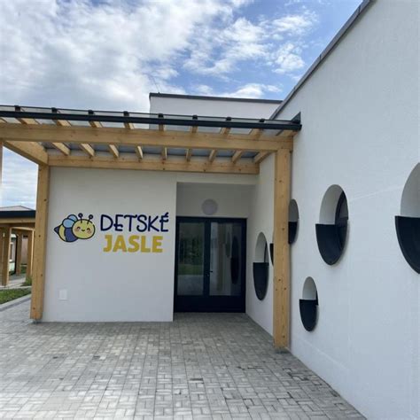 Diagram porovnávajúci náklady na súkromné a mestské jasle