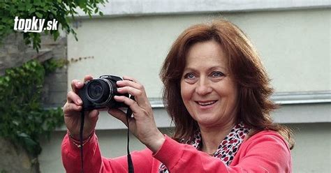 Fotografia Jiřiny Bohdalovej pri preberaní ceny