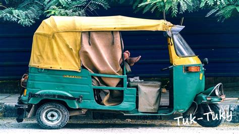 Indický tuk-tuk v premávke
