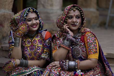 Indický sadhu (svätec) v tradičnom odeve