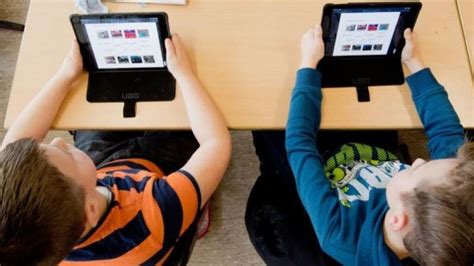 deti používajú tablety a počítače