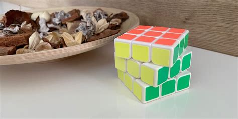 Deti skladajúce Rubikovu kocku