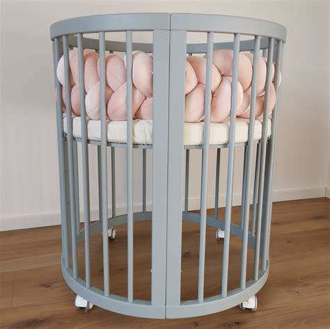 Ilustrácia troch úrovní nastavenia roštu postieľky