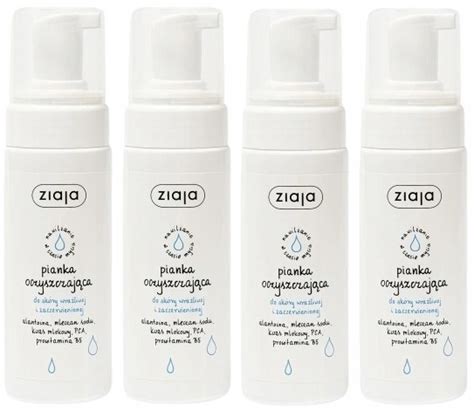 Obrázok znázorňujúci jemné umývanie penisu dieťaťa